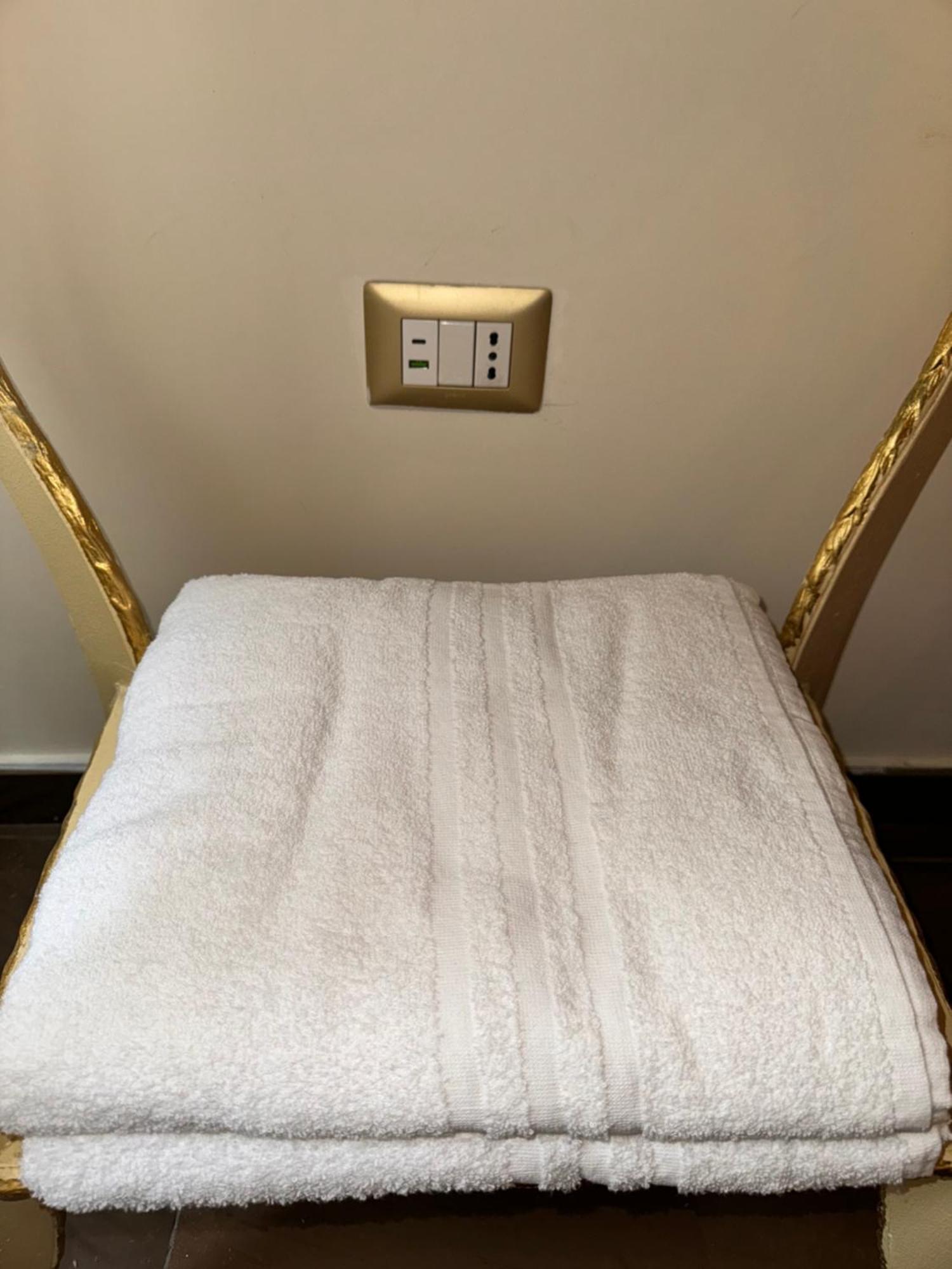 Beb Mariafrancesca Bed and Breakfast Napoli Eksteriør billede