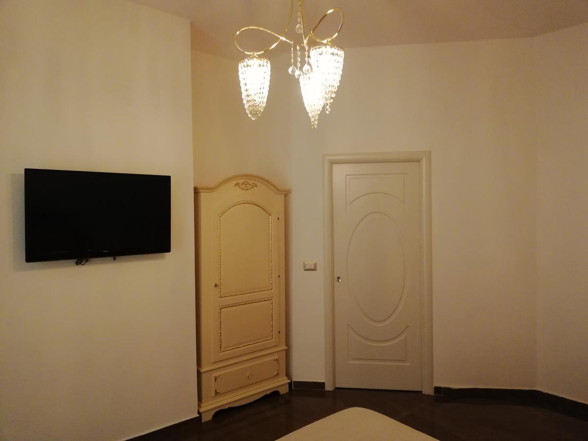Beb Mariafrancesca Bed and Breakfast Napoli Eksteriør billede