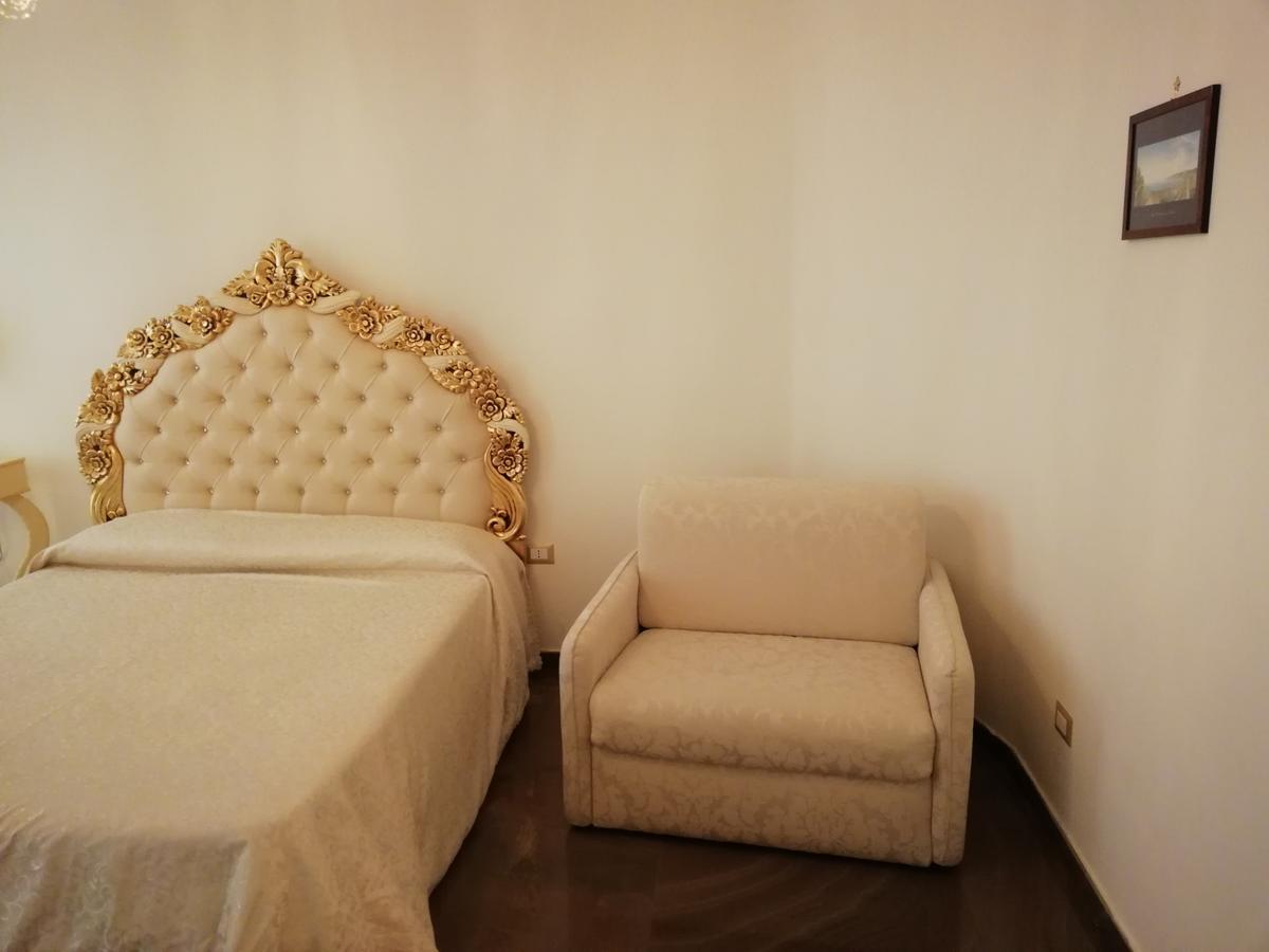 Beb Mariafrancesca Bed and Breakfast Napoli Eksteriør billede