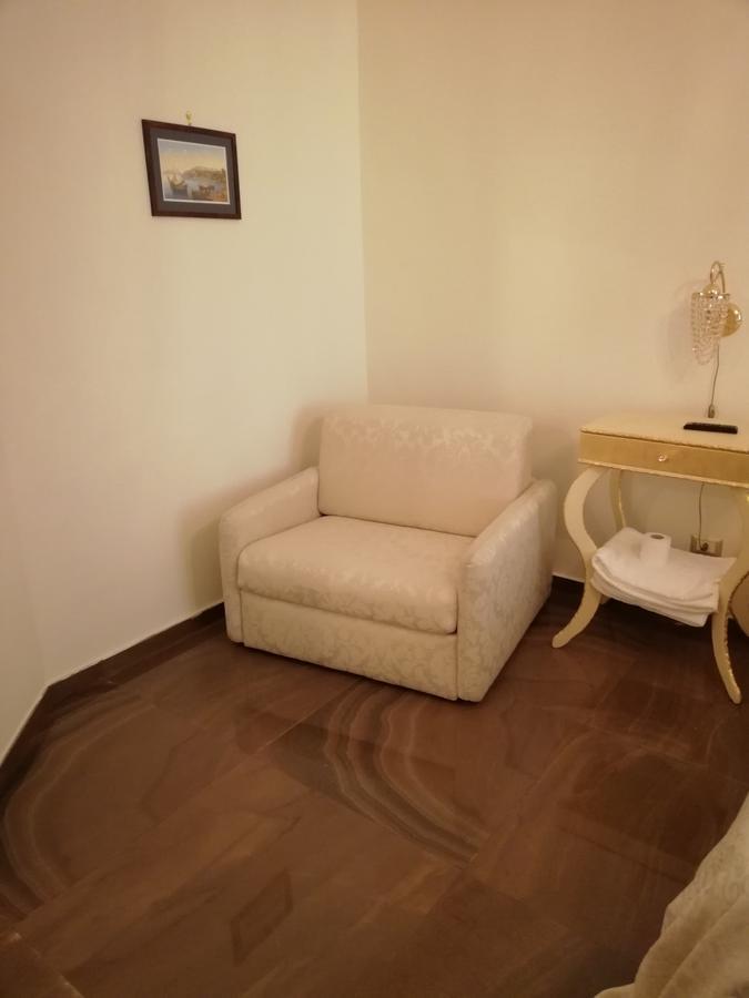 Beb Mariafrancesca Bed and Breakfast Napoli Eksteriør billede